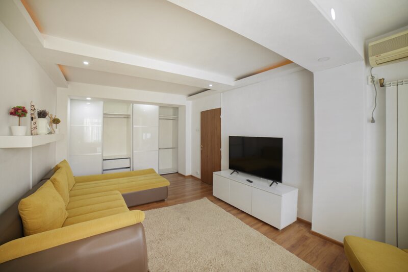 Calea Vitan, 2 camere, decomandat, renovat, centrala individuala.