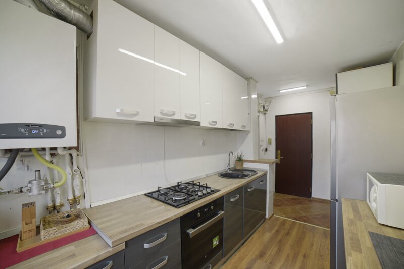 Calea Vitan, 2 camere, decomandat, renovat, centrala individuala.