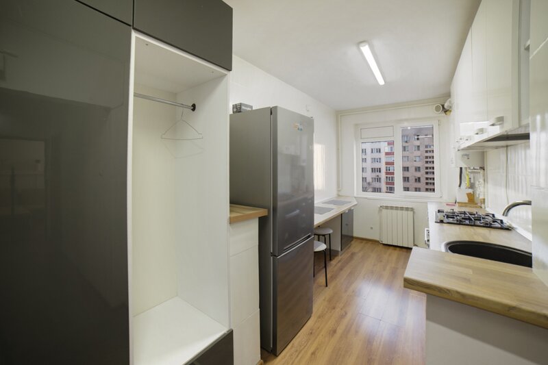 Calea Vitan, 2 camere, decomandat, renovat, centrala individuala.